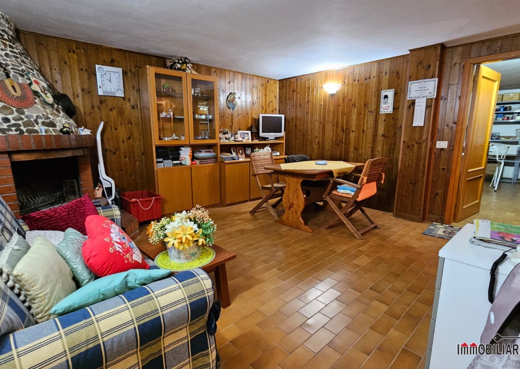 Appartamenti  in vendita  239 m² ottime condizioni, Colle di Val d'Elsa, località Colle di val d'elsa