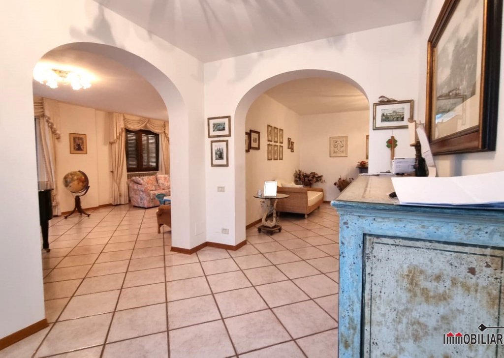 villas for sale  363 sqm excellent condition, Colle di Val d'Elsa, locality Le Grazie