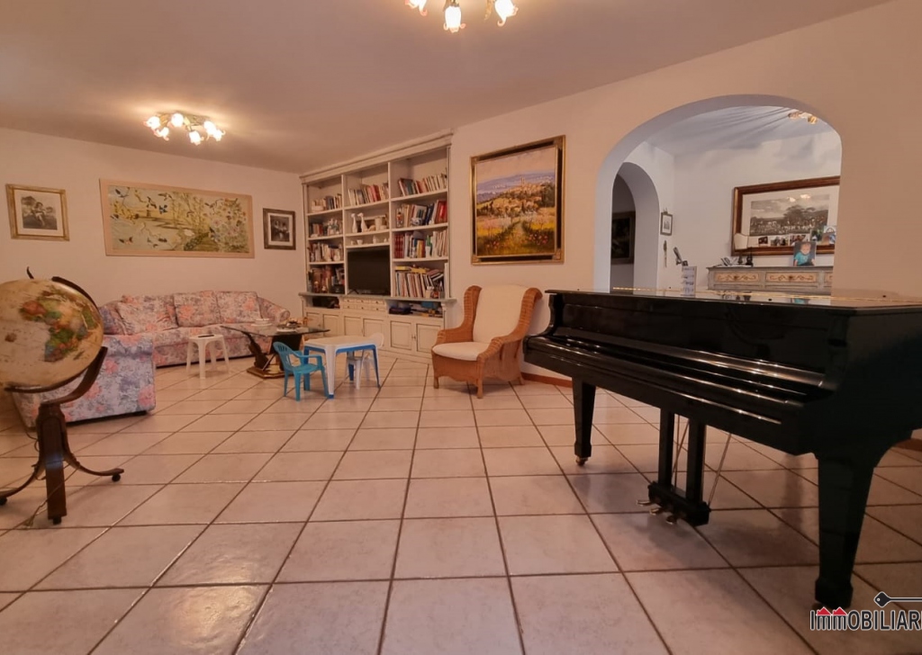 villas for sale  363 sqm excellent condition, Colle di Val d'Elsa, locality Le Grazie