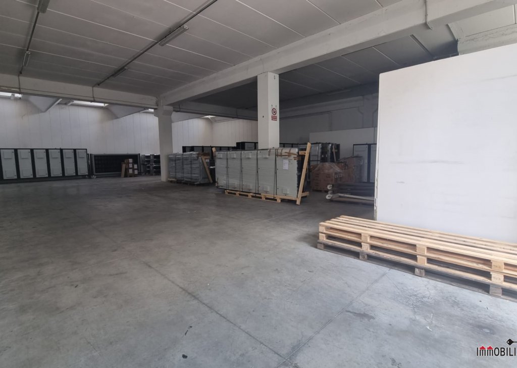Sheds and laboratories  for sale  865 sqm excellent condition, Poggibonsi, locality poggibonsi