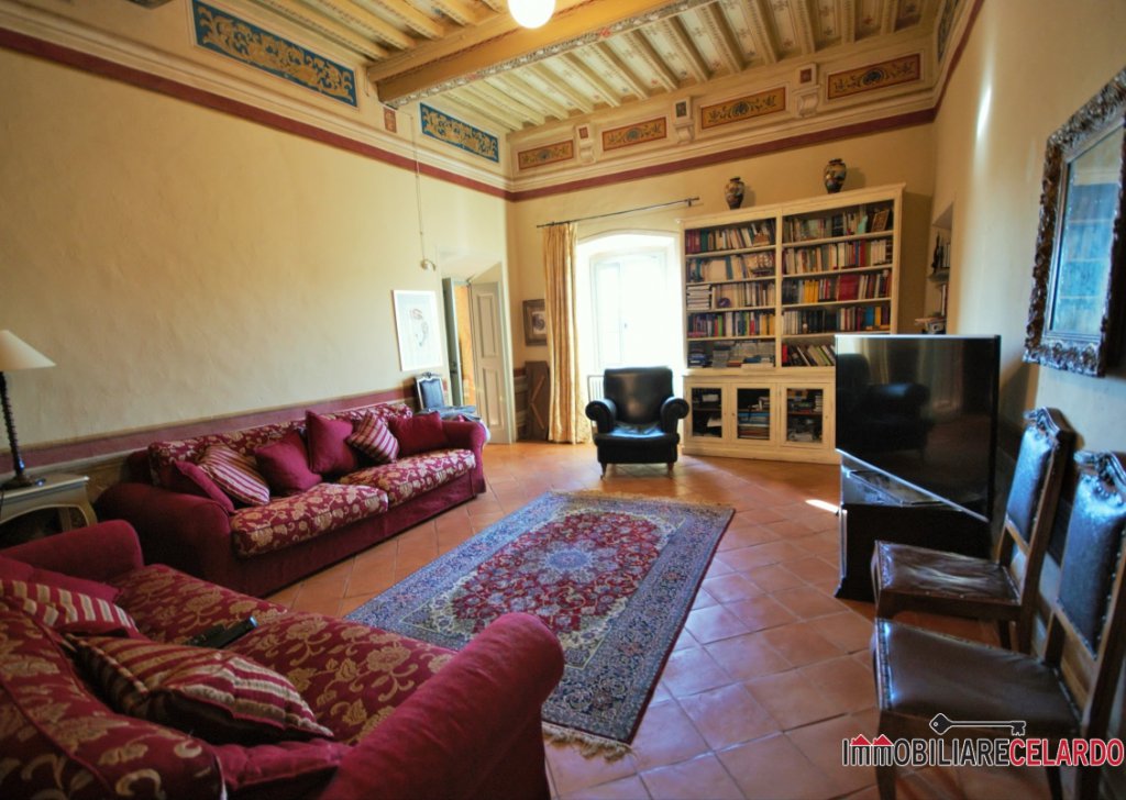 Sale Cottages and Farmhouses Colle di Val d'Elsa - Portion of a splendid historic villa Locality 