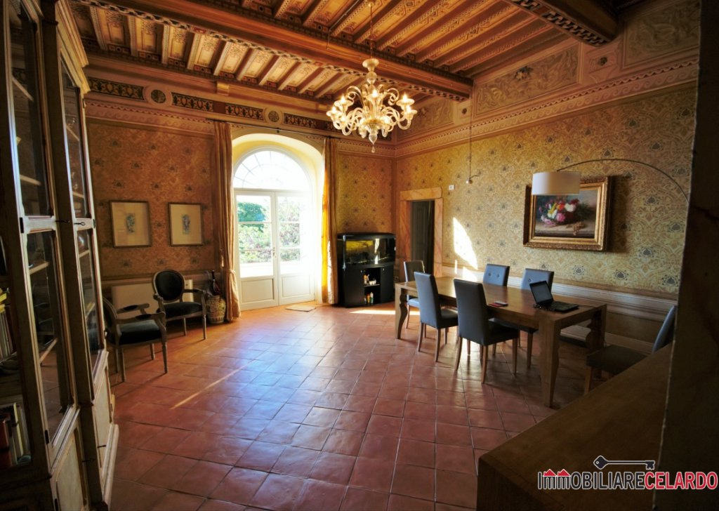 Sale Apartments Colle di Val d'Elsa - Portion of a splendid historic villa Locality 