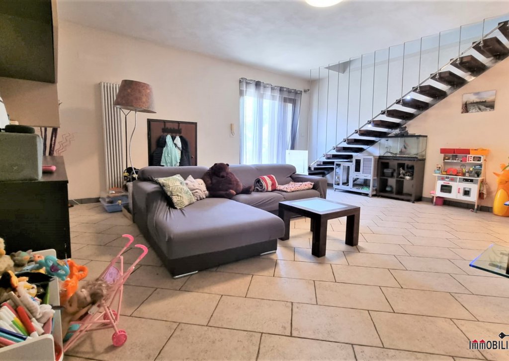 Apartments for sale  116 sqm excellent condition, Monteriggioni, locality castellina airport