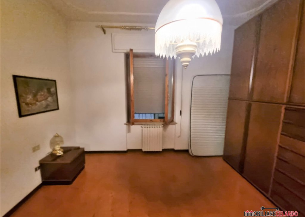 Sale Apartments Poggibonsi - Three-room apartment with attic and cellar Locality 