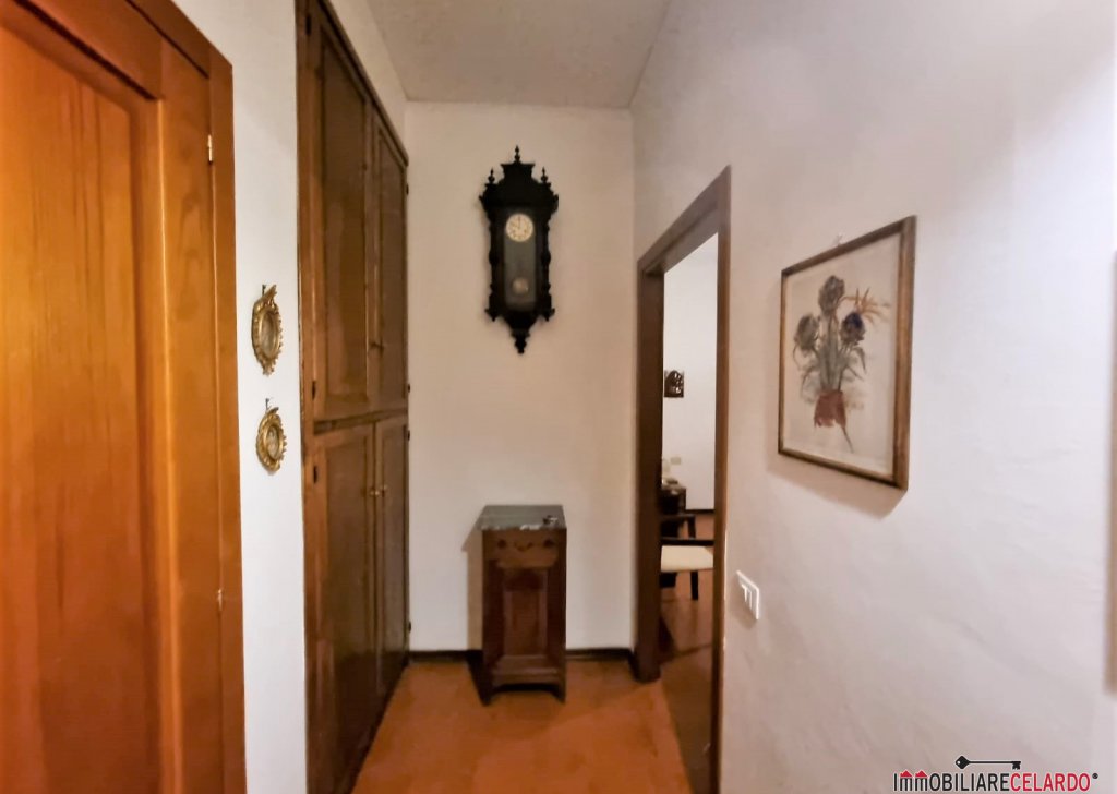 Sale Apartments Poggibonsi - Three-room apartment with attic and cellar Locality 