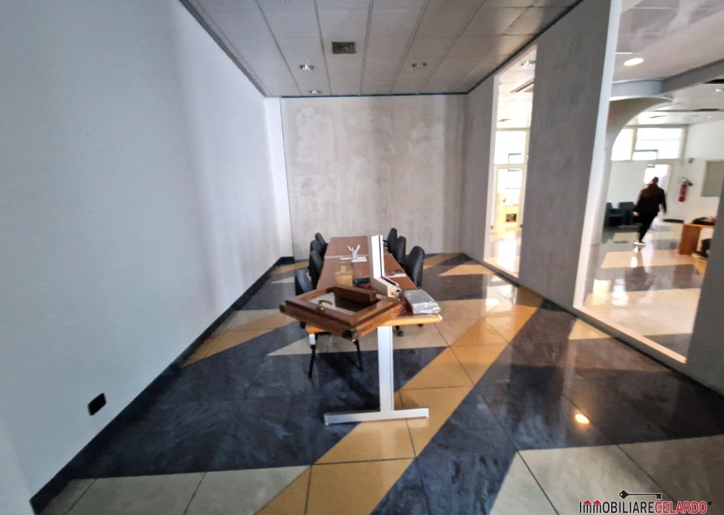 Offices, shops, for rent  400 sqm excellent condition, Poggibonsi, locality poggibonsi