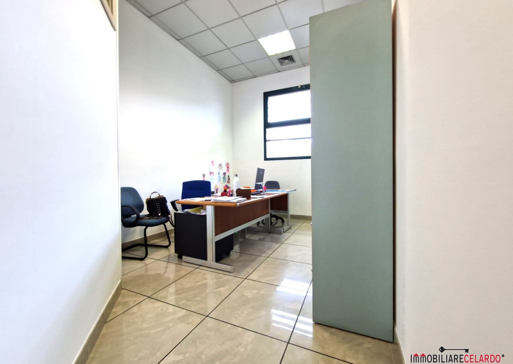 Offices, shops, for rent  400 sqm excellent condition, Poggibonsi, locality poggibonsi