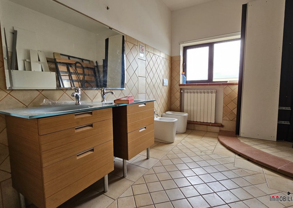 Offices, shops, for rent  700 sqm excellent condition, Colle di Val d'Elsa, locality Colle di val d'elsa