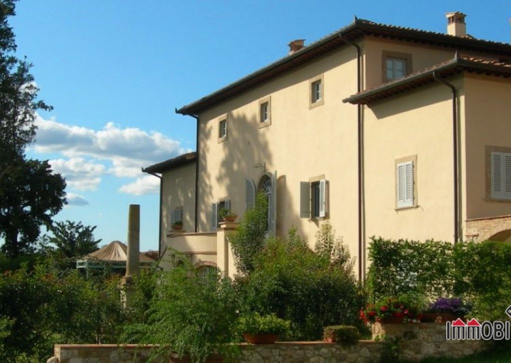 Sale Apartments Colle di Val d'Elsa - Portion of a splendid historic villa Locality 