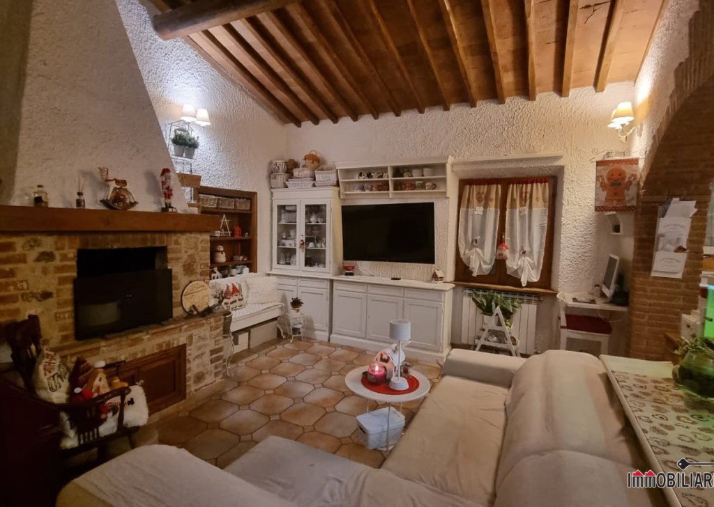 Apartments for sale  108 sqm excellent condition, Colle di Val d'Elsa, locality semicentrale