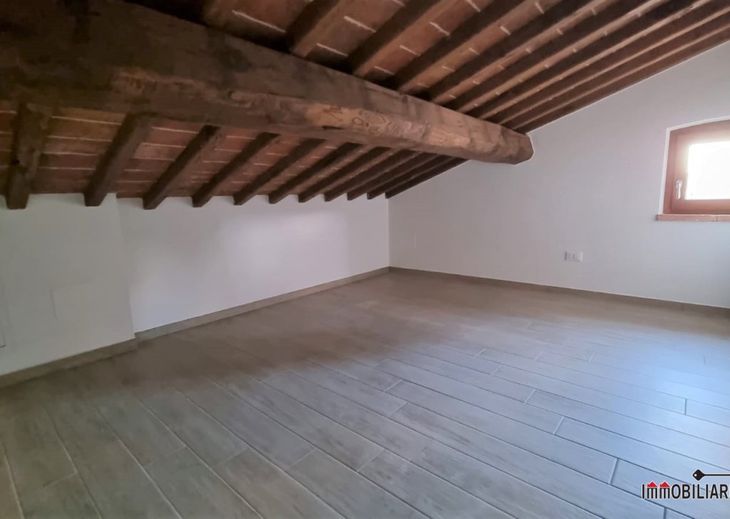 Sale Apartments Colle di Val d'Elsa - apartment with attic in the central area Locality 