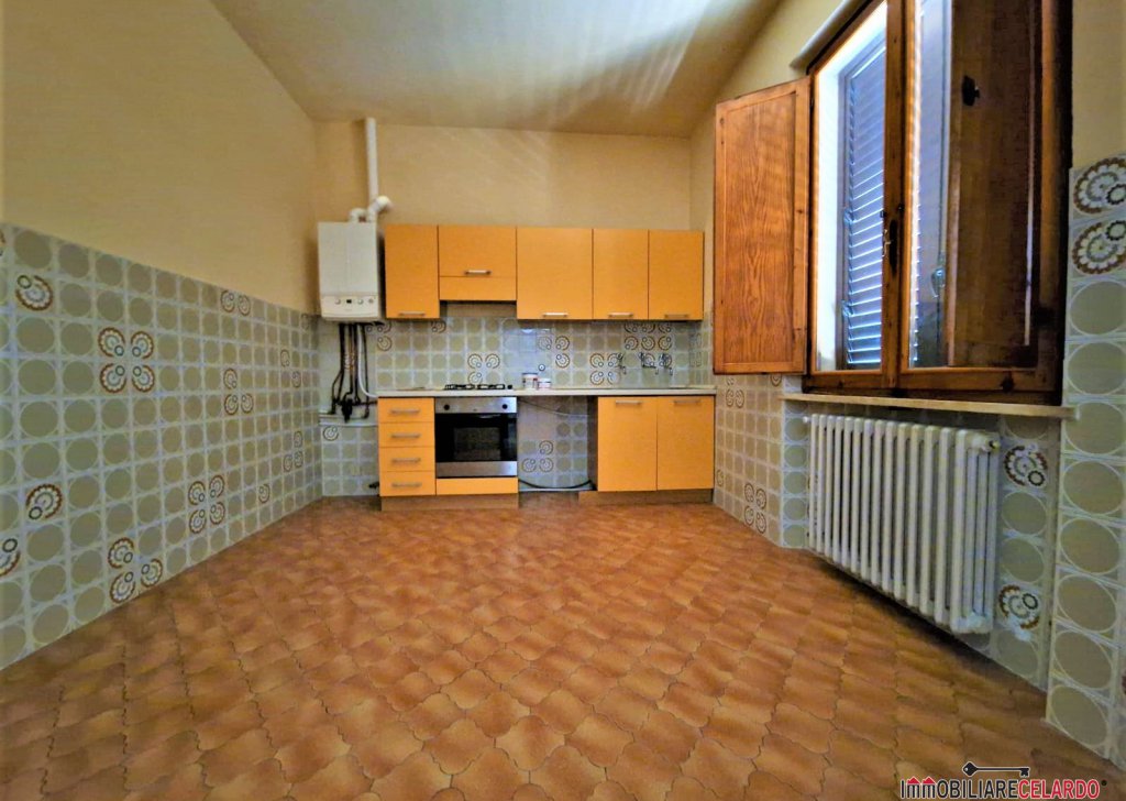 Sale Apartments Colle di Val d'Elsa - Apartment on the first and last floor Locality 