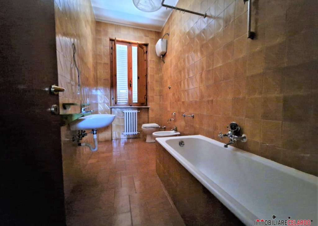 Sale Apartments Colle di Val d'Elsa - Apartment on the first and last floor Locality 