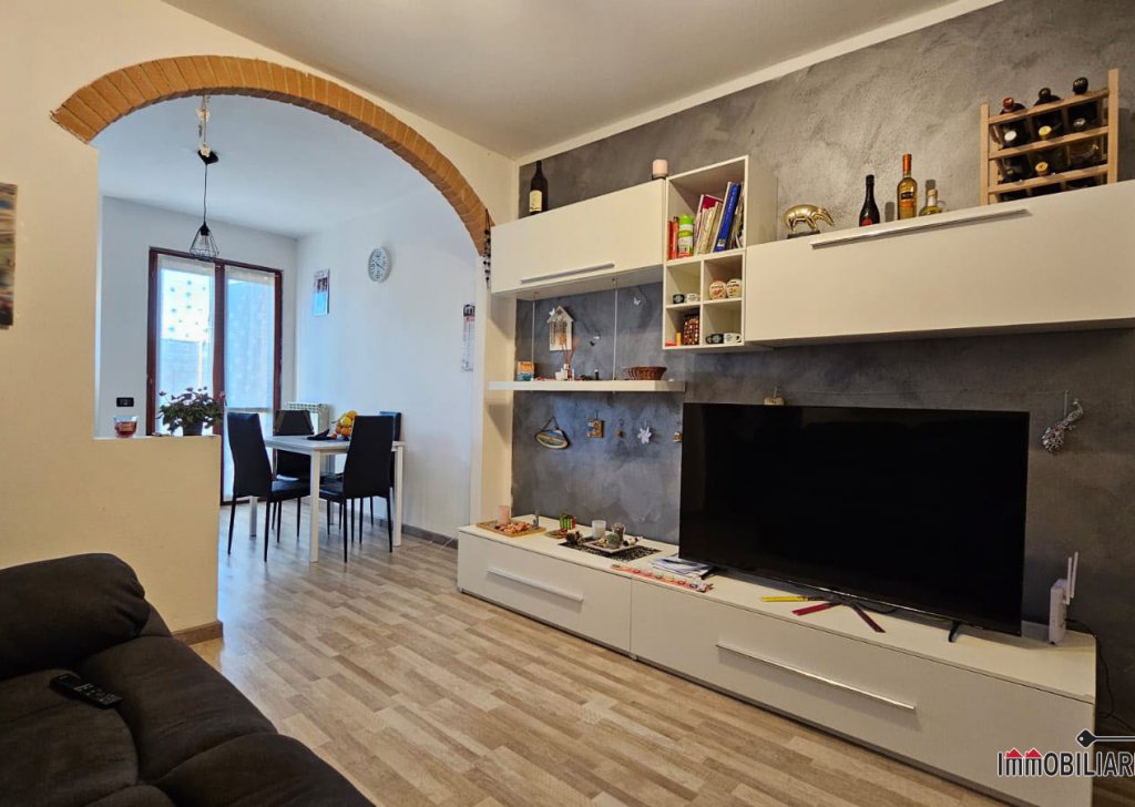 Apartments for sale  57 sqm excellent condition, Colle di Val d'Elsa, locality semicentrale