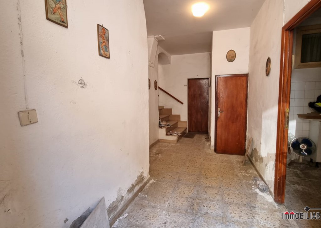 Sale Apartments Colle di Val d'Elsa - Property consisting of 3 apartments, cellar and warehouse Locality 