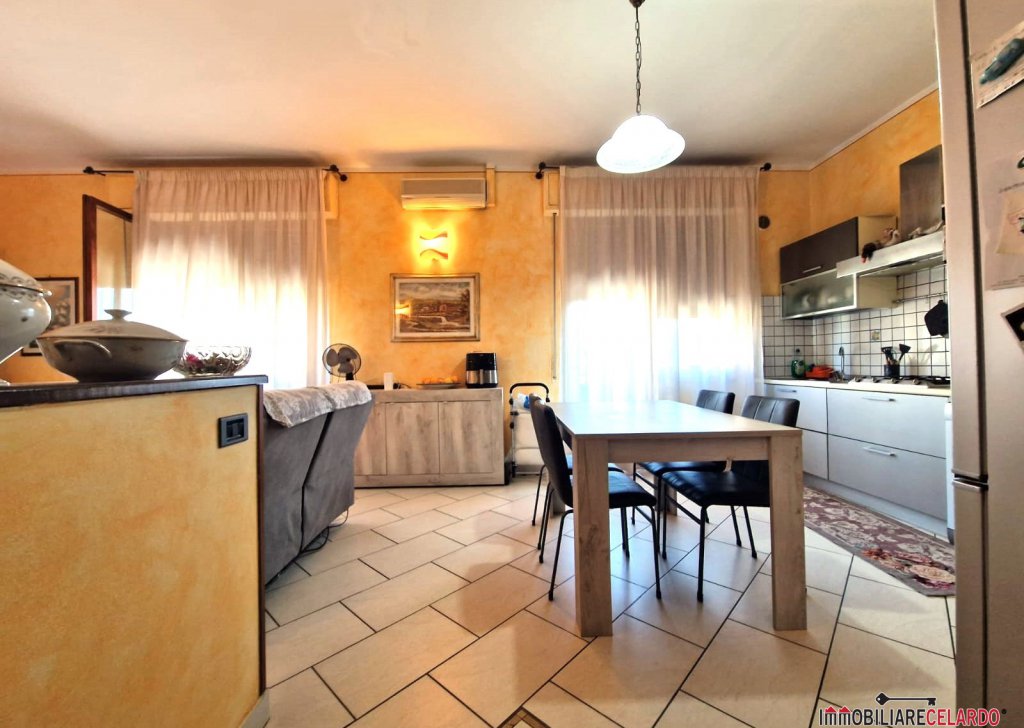 Vendita Appartamenti  Colle di Val d'Elsa - Appartamento con tre camere Località semicentrale