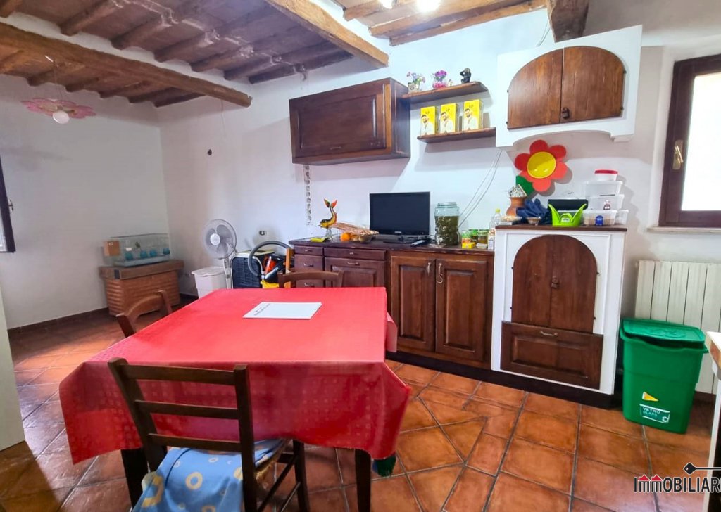 Apartments for sale  48 sqm excellent condition, Colle di Val d'Elsa, locality centrale