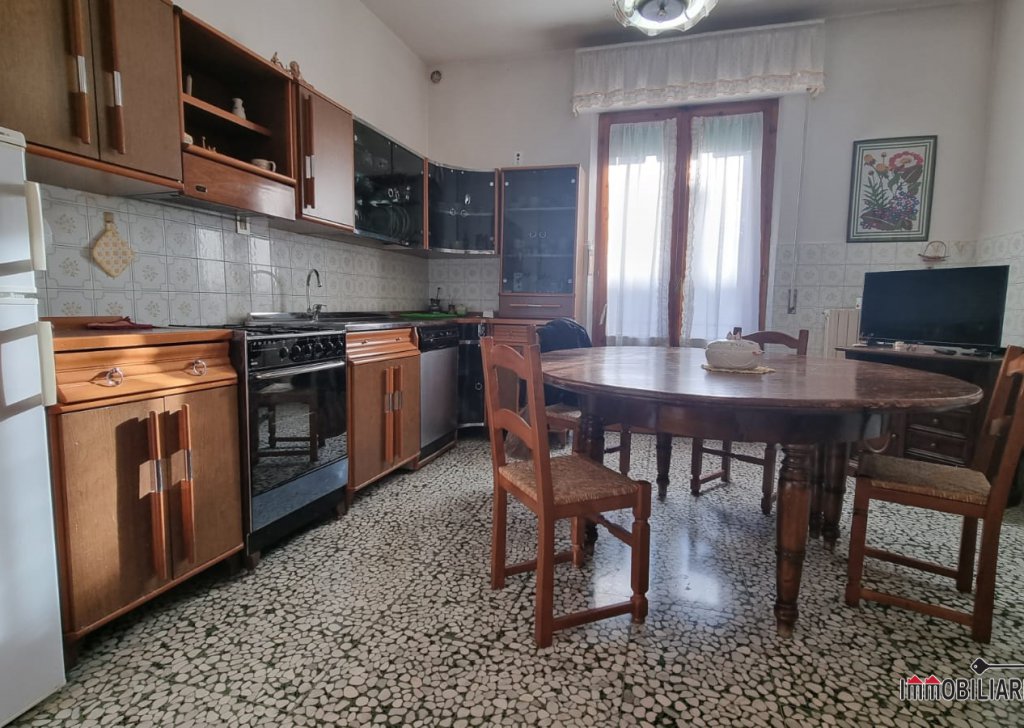 Sale Apartments Colle di Val d'Elsa - apartment with two garages Locality 