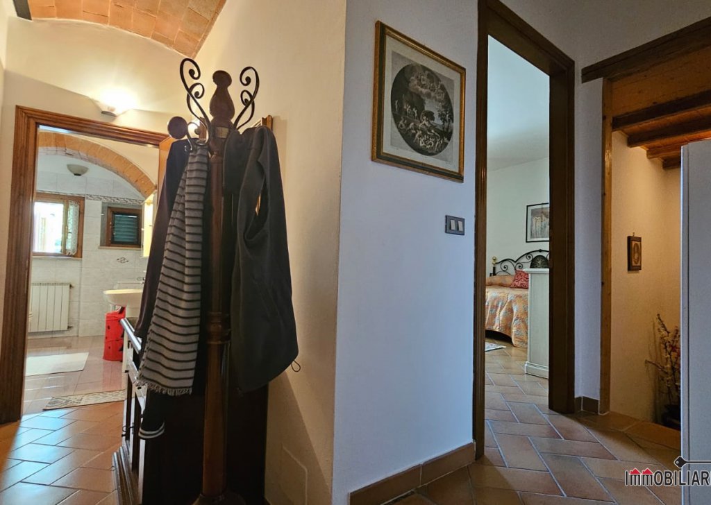 Apartments for sale  80 sqm excellent condition, Poggibonsi, locality staggia senese
