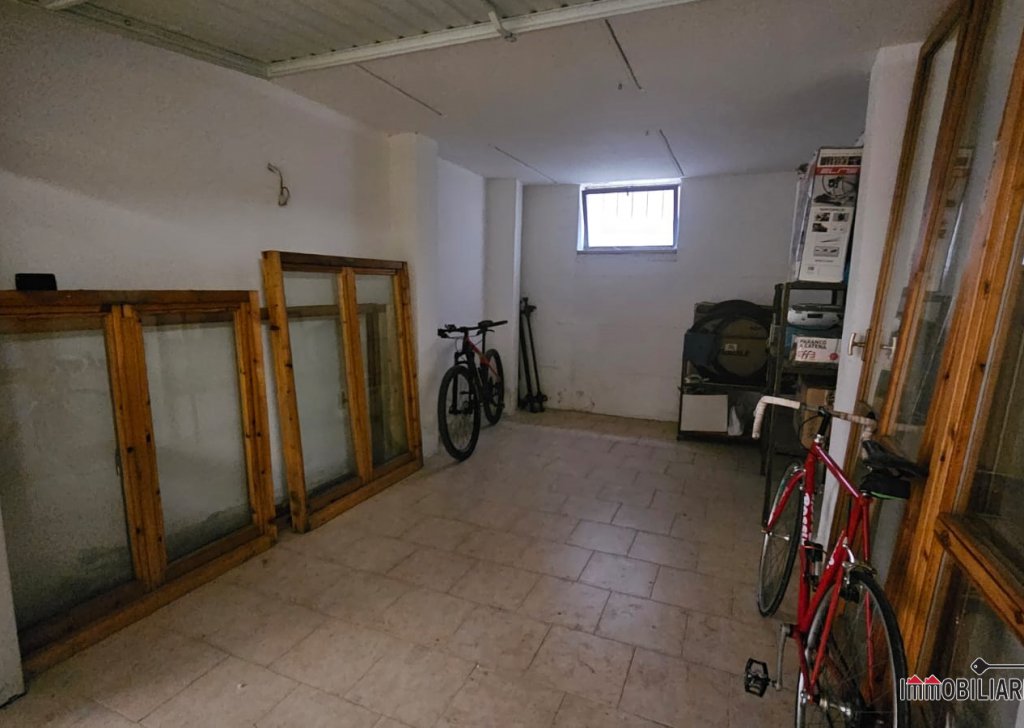 Box, Parking Spaces for sale  17 sqm excellent condition, Colle di Val d'Elsa, locality Campolungo