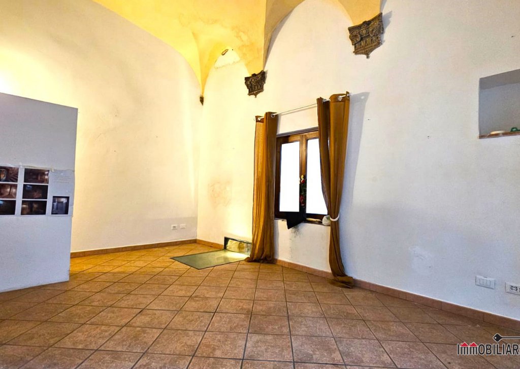 Offices, shops, for sale  63 sqm excellent condition, Colle di Val d'Elsa, locality centrale