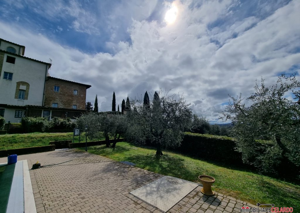 Offices, shops, for sale  308 sqm excellent condition, san gimignano