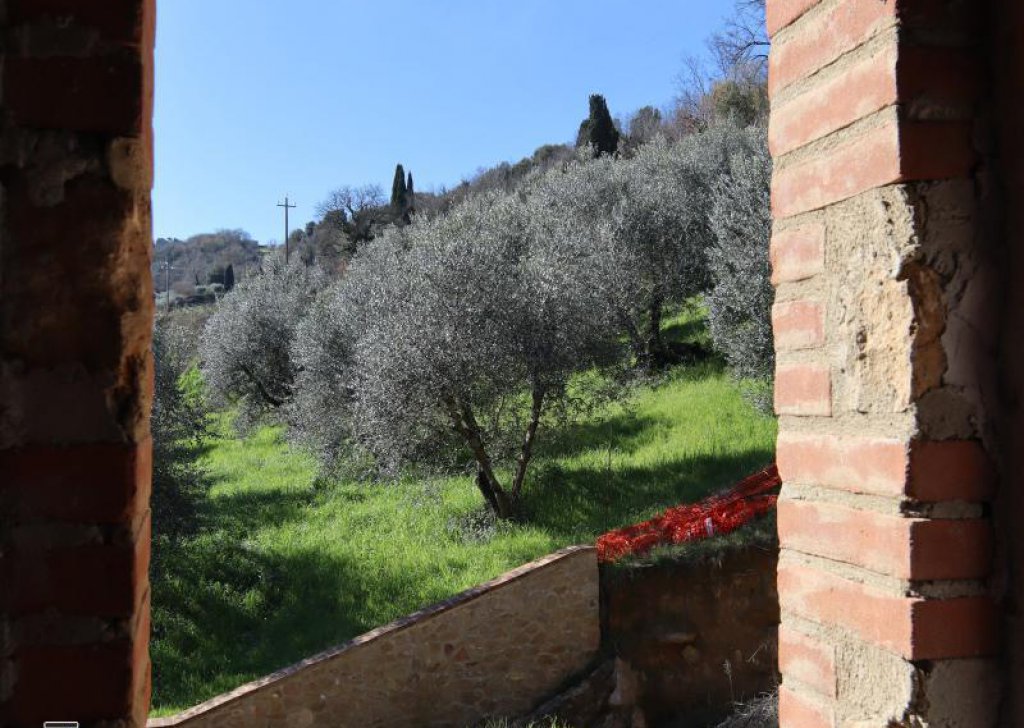 Vendita Rustici e Casali Volterra - Villa totalmente indipendente libera su 4 lati Località volterra