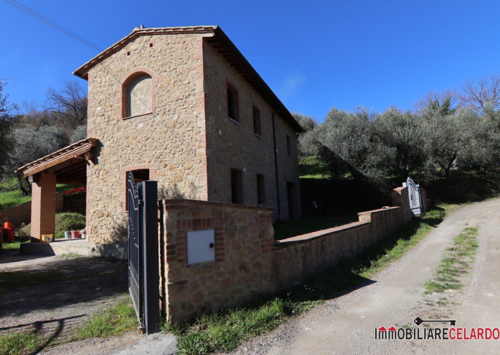 Rustici e Casali in vendita  155 m², Volterra, località volterra