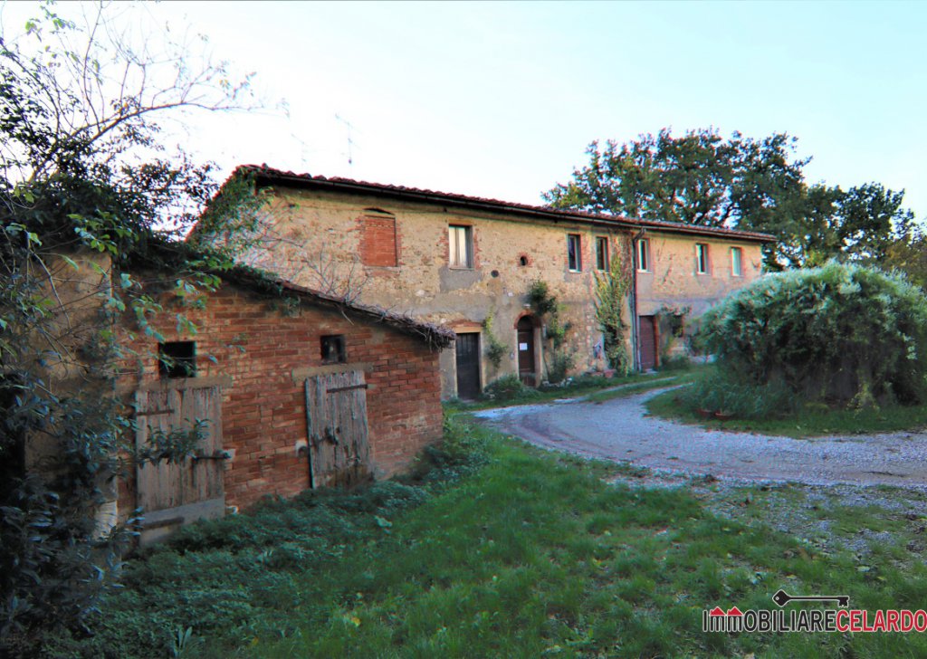 Sale Cottages and Farmhouses Colle di Val d'Elsa - Farmhouse in the first panoramic countryside Locality 
