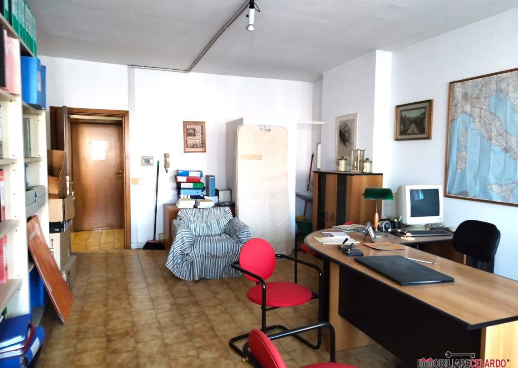 office for sale  35 sqm excellent condition, Colle di Val d'Elsa, locality Colle di val d'elsa