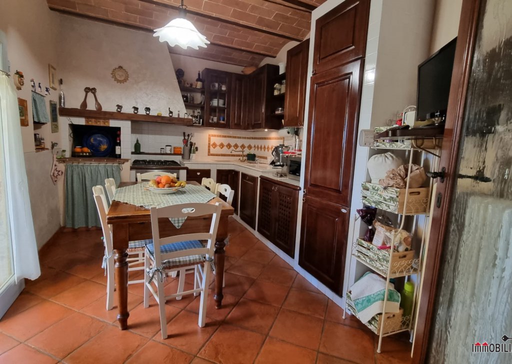 villas for sale  236 sqm excellent condition, Monteriggioni