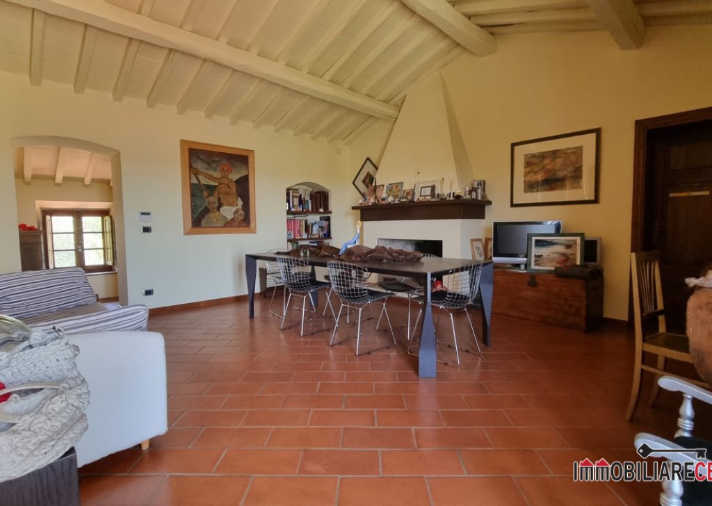 villas for sale  330 sqm excellent condition, san gimignano