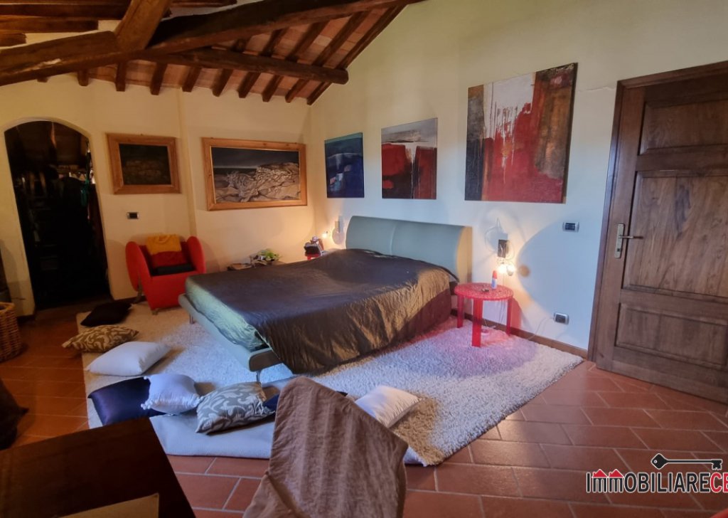 villas for sale  330 sqm excellent condition, san gimignano