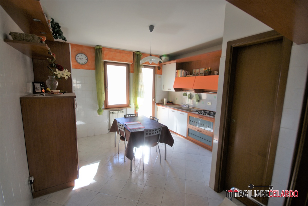 Appartamento POGGIBONSI vendita  Poggibonsi  Immobiliare Celardo